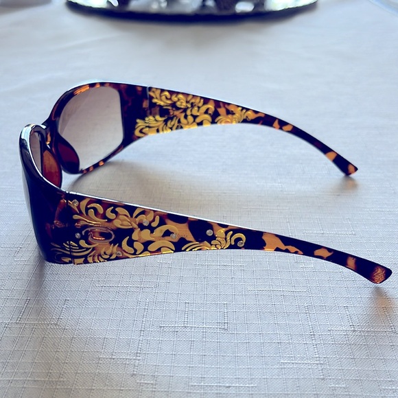 OSCAR DE LA RENTA SUNGLASSES - Picture 4 of 9